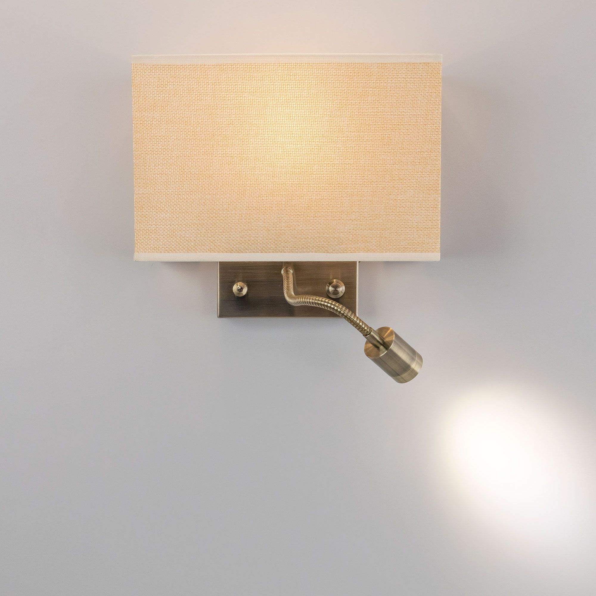 Citilux Декарт CL704303 Бра с бежевым абажуром и диммером арт. 88218
