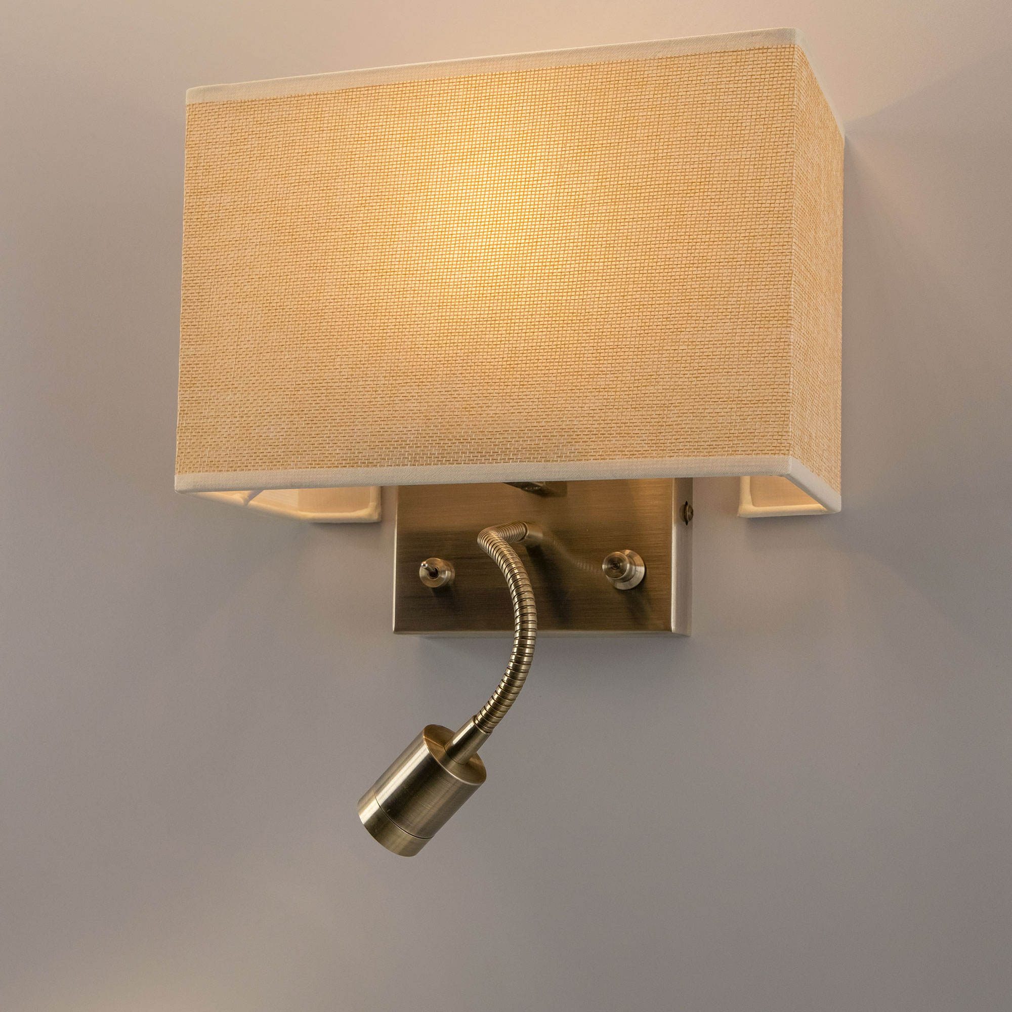 Citilux Декарт CL704303 Бра с бежевым абажуром и диммером арт. 88218